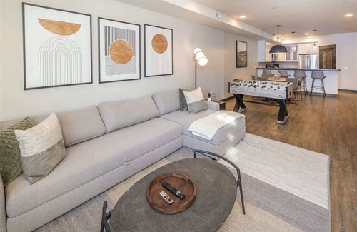 Big Sky Apartamento | Modern Luxury Two Bedroom Condo