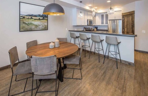 Big Sky Apartamento | Modern Luxury Two Bedroom Condo