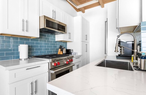 Los Angeles County Condominio | Modern Malibu Road Oceanfront Beach House with AC PRIVATE BEACH
