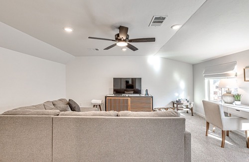 Edmond Casa | Modern Marvel in West Edmond: Luxury Living Redefined!