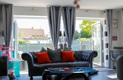 Rainham Casa | Modern Medway Bungalow - 3BR Garden & Free Parking, Kent