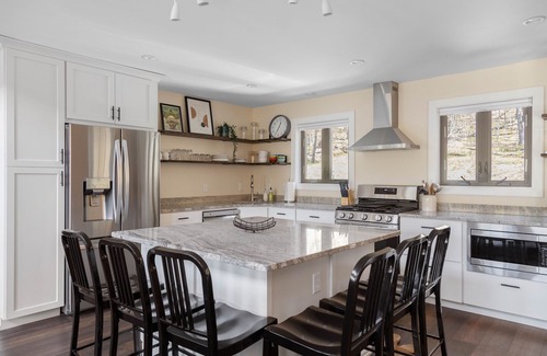 Waitsfield Casa | Modern Mountain Escape - minutes to town & mountains
