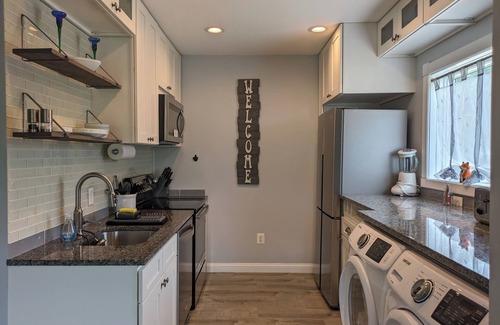 Ruckersville Casa | Modern mountain guesthouse w/hot tub access and 5-15m to many local activities