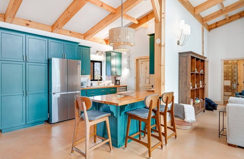 Old Fort Casa | Modern Mountain Home w/ Hot Tub, Panoramic Views + Biltmore Pass Included