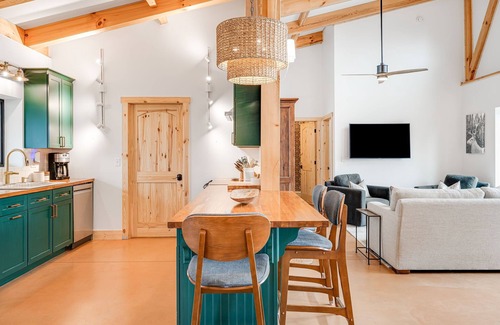 Old Fort Casa | Modern Mountain Home w/ Hot Tub, Panoramic Views + Biltmore Pass Included