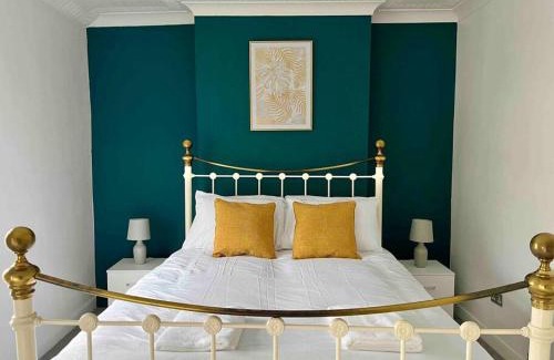 Ystradgynlais Casa | Modern Mountain Retreat in the Brecon Beacons