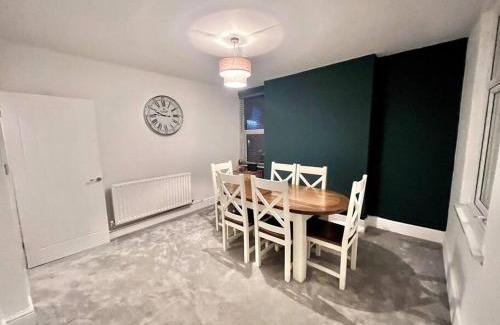 Ystradgynlais Casa | Modern Mountain Retreat in the Brecon Beacons