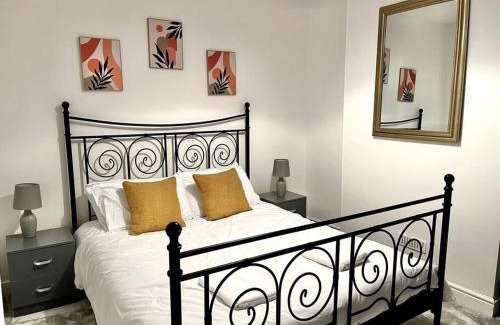 Ystradgynlais Casa | Modern Mountain Retreat in the Brecon Beacons