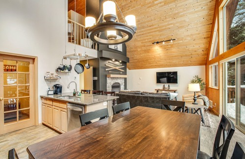 Snoqualmie Pass Casa | Modern mountain chalet with fireplace, foosball, & easy access to slopes
