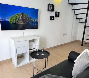 Msida Apartamento | Modern Msida 2 BDR Penthouse with Rooftop, AC & WIFI