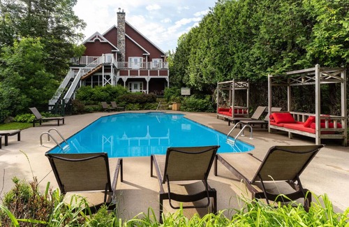 Mauricie Casa | Modern Nature Retreat w/ Spa, Fireplace & Easy Access to Scenic Trails