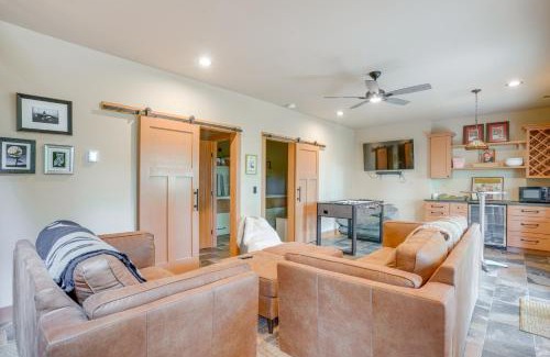 Nellysford Casa | Modern Nellysford Getaway with View Deck and Fire Pit