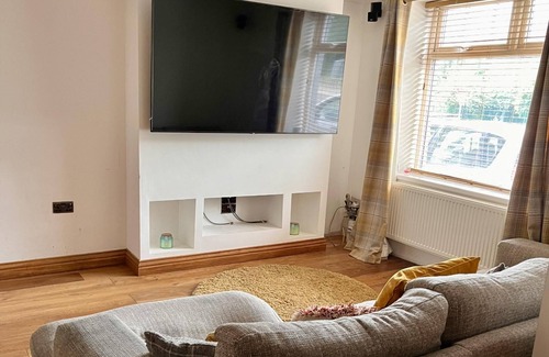 Waunlwyd Casa | Modern Newly Renovated 3 Story House in Ebbw Vale