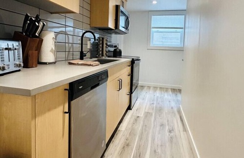 North End Casa | Modern North End Bungalow Downstairs w/Parking!