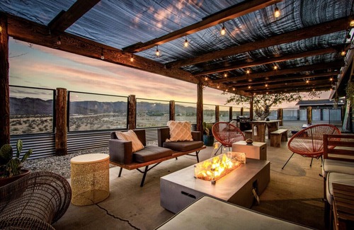 Joshua Tree Casa | Desert Escape + Casita:Pickleball, Fire Pit, Stars