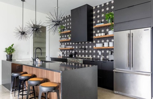 Edgehill Villa | Modern Oasis: Rooftop Sunsets & City Lights!