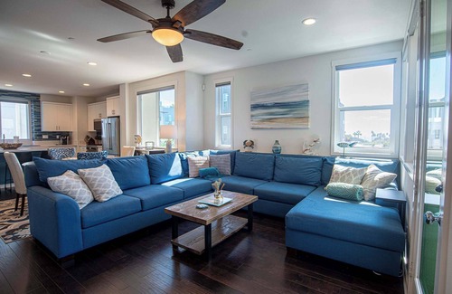 South Oceanside Casa | Modern Oceanside Retreat, Rooftop Deck & Ocean View