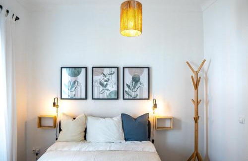 Vila do Bispo Apartamento | Modern Old Town House with Sunny Terrace