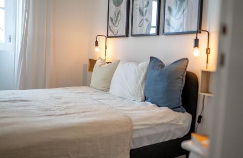 Vila do Bispo Apartamento | Modern Old Town House with Sunny Terrace