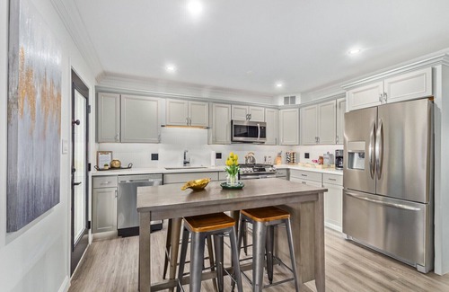 Cox Heights Casa | “Modern” Old Town Scottsdale, Resort Style yard, Baja HEATED Pool Hot Tub, BBQ