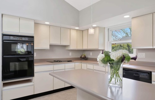 Champaign Casa | Modern on Monterey, 5 mins from Memorial Stadium.
