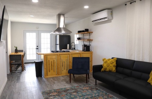 Amarillo Casa | Modern Paradise- 5 min to hodge town and downtown