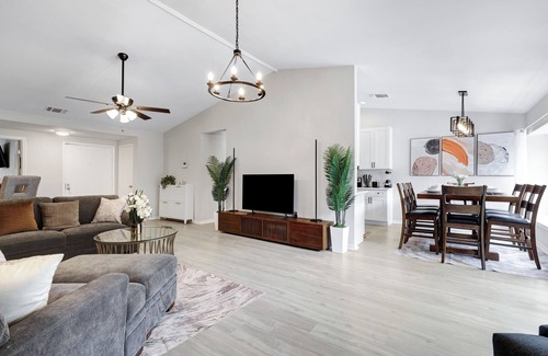 North San Antonio - SAT Casa | Modern Paradise | Hot Tub Game Room Swing Set BBQ