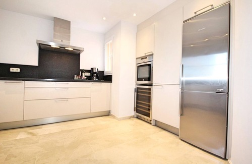 Nueva Andalucia Apartamento | Modern penthouse with large terraces, panoramic views - close to the beach!