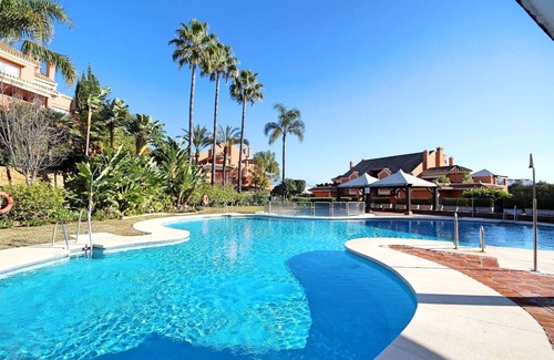 Nueva Andalucia Apartamento | Modern penthouse with large terraces, panoramic views - close to the beach!