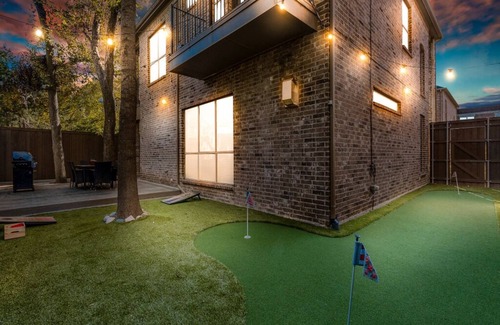 Knox - Henderson Casa | Modern & Pet-friendly Haven by Downtown Dallas & Greenville!