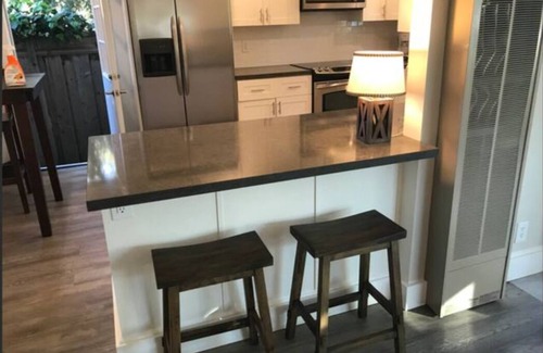 Shoreline West Casa | Modern Private Home W/Pool Near Downtown MV!