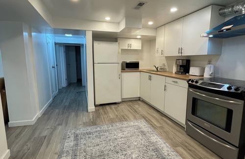 Kingston Casa | Modern & Quiet 2BR | Close to Queen’s & Downtown