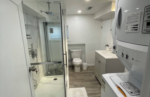 Kingston Casa | Modern & Quiet 2BR | Close to Queen’s & Downtown