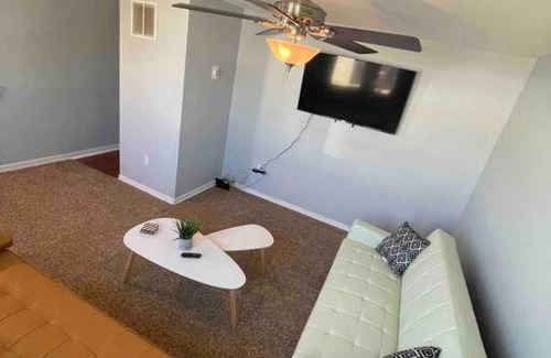 Southend Casa | Modern & Recently Renovated Beach house. Sleeps 6