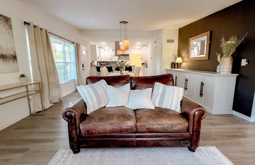 Dover Shores West Casa | Modern Relaxing Retreat w/ Pool, Fire pit, Game room