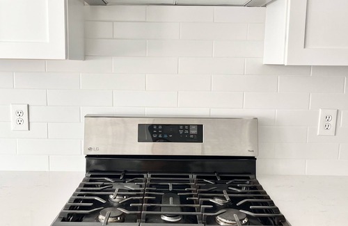 Arcadia Casa | Modern Remodeled 3B3B Townhouse, Pet Friendly, Central Location, Private Baths