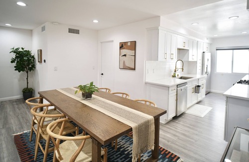 Arcadia Casa | Modern Remodeled 3B3B Townhouse, Pet Friendly, Central Location, Private Baths