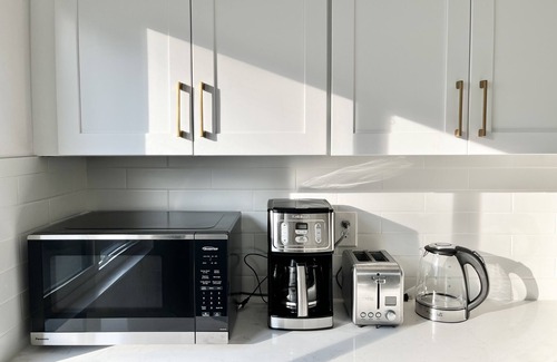 Arcadia Casa | Modern Remodeled 3B3B Townhouse, Pet Friendly, Central Location, Private Baths