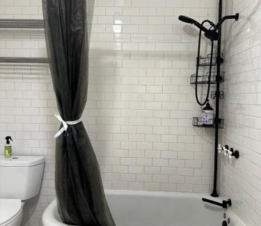 Angelino Heights Villa | Modern, Remodeled Echo Park House-Walk to Sunset Blvd, Dodgers Stadium, Shops, Bars, Restaurants, Lake, Concerts