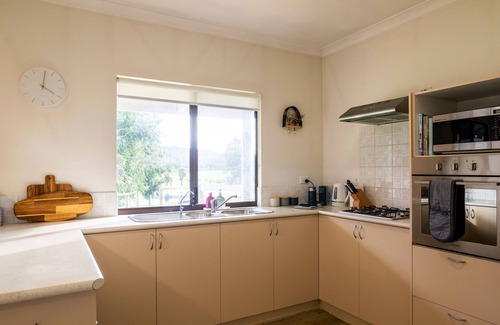 Scotsdale Cabaña | Modern renovated cottage with gorgeous rural views 15 mins from Denmark town