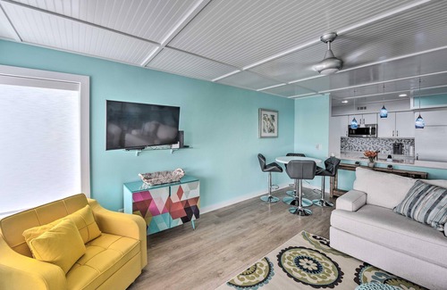Oceanmarsh Subdivision Condominio | Modern, renovated condo on Harbor Island!