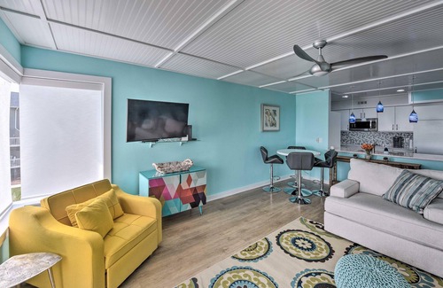 Oceanmarsh Subdivision Condominio | Modern, renovated condo on Harbor Island!