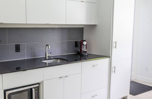 Bouldin Casa | Moderno de 3 pisos, piscina, jardín Living