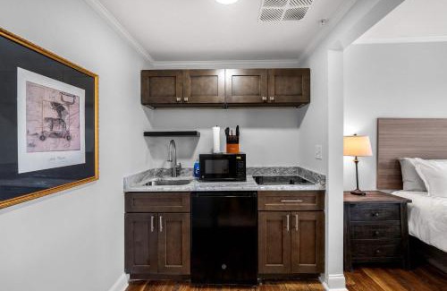 Conway Casa | Modern Retreat in the Heart of Conway