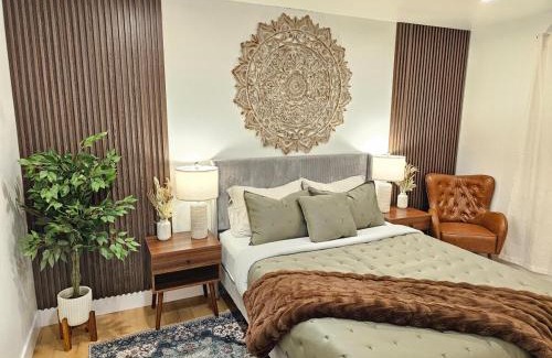 Waukegan Villa | Modern Retreat near Six Flags & Naval Base