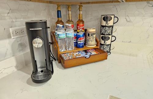 Waukegan Villa | Modern Retreat near Six Flags & Naval Base