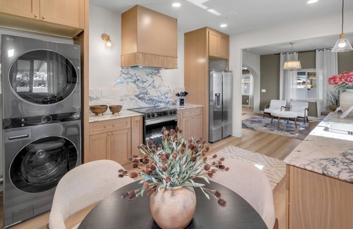 Midway City Casa | Modern Retreat Near Disneyland: Prime Location