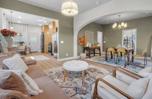 Midway City Casa | Modern Retreat Near Disneyland: Prime Location