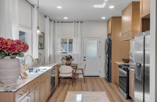 Midway City Casa | Modern Retreat Near Disneyland: Prime Location