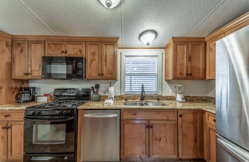 Alto Cabina | Modern Retreat with Hot tub & Pet Friendly!